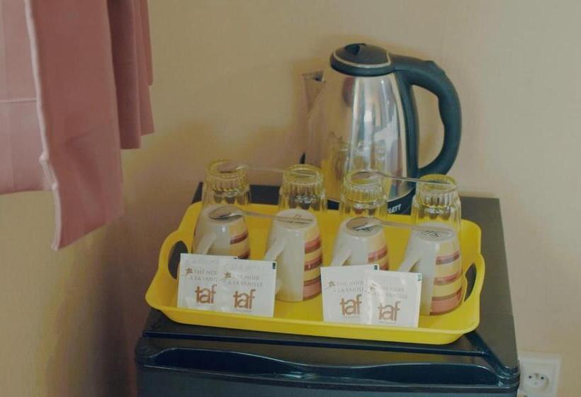 اتاق خانوادگی, Le Pousse Pousse