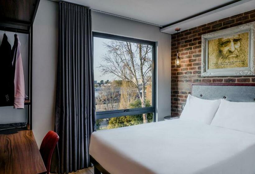 غرفة قياسية, Perte At Montecasino