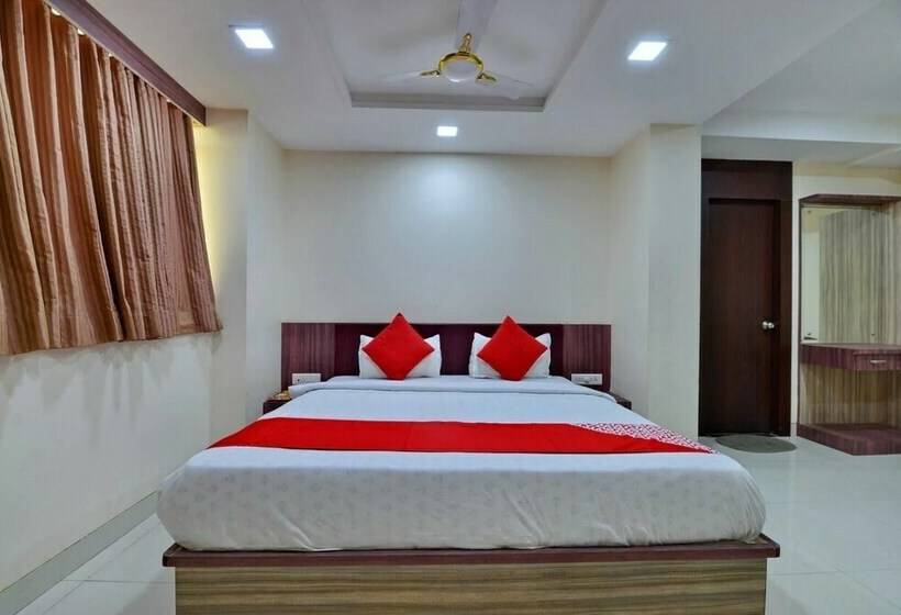 디럭스 룸, Yash International