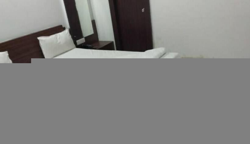 غرفة ديلوكس, Yash International