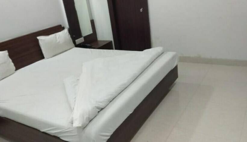 غرفة سوبيريور, Yash International