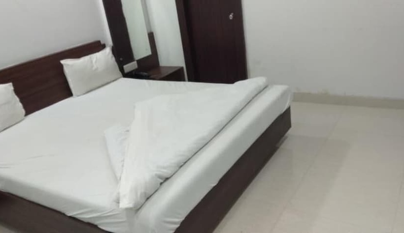 غرفة سوبيريور, Yash International