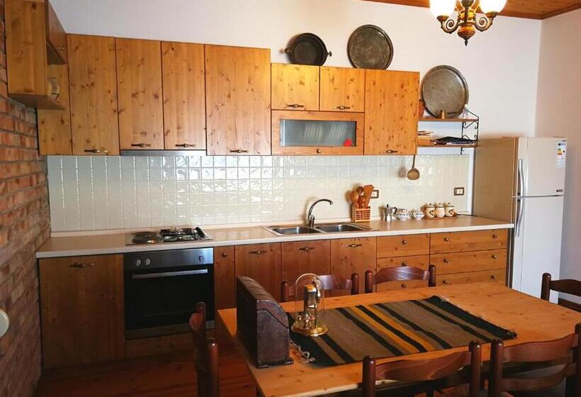 트리플 스탠다드 전망룸, Castlehouse