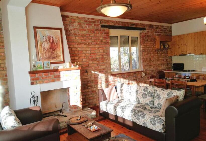 트리플 스탠다드 전망룸, Castlehouse