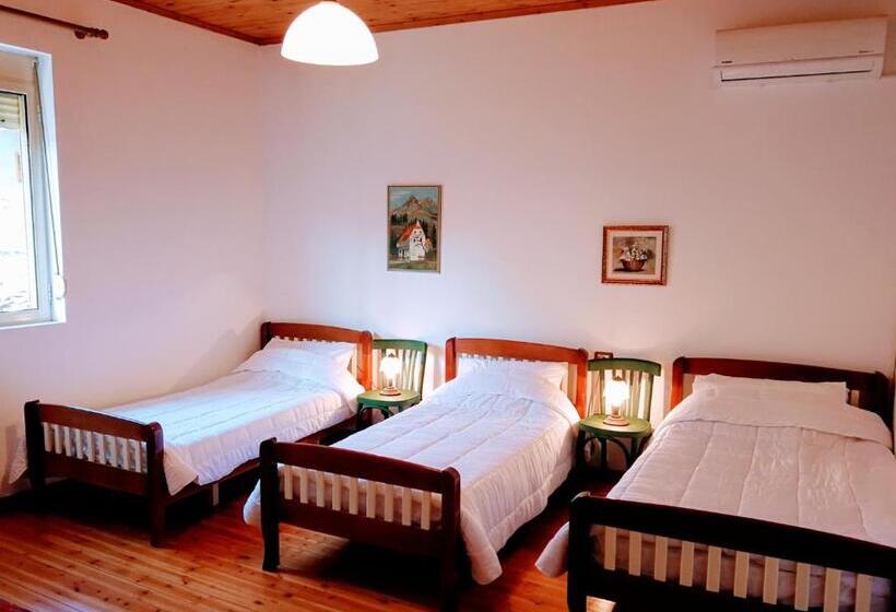 스탠다드 트리플 룸 가든 전망, Castlehouse