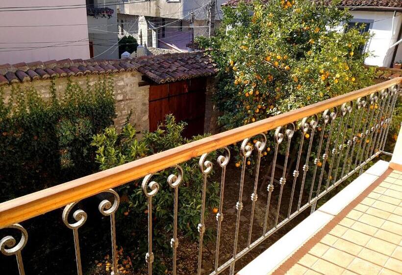 스탠다드 트리플 룸 가든 전망, Castlehouse