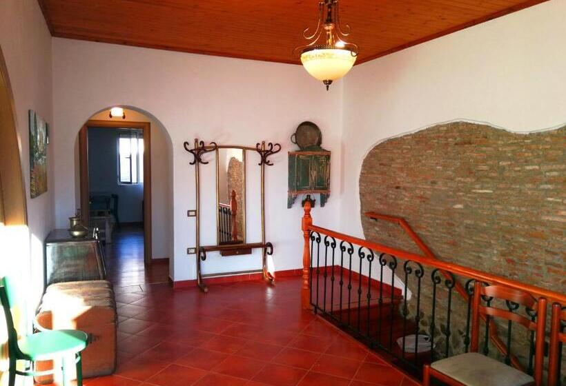 스탠다드 트리플 룸 가든 전망, Castlehouse