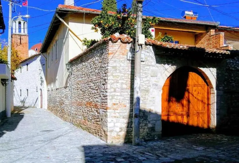 خانه 2 خوابه, Castlehouse