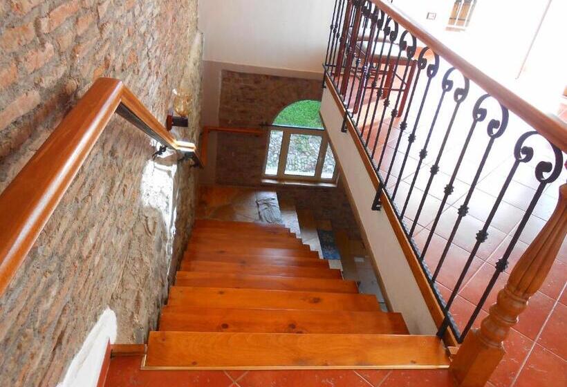 침실 2개 주택, Castlehouse