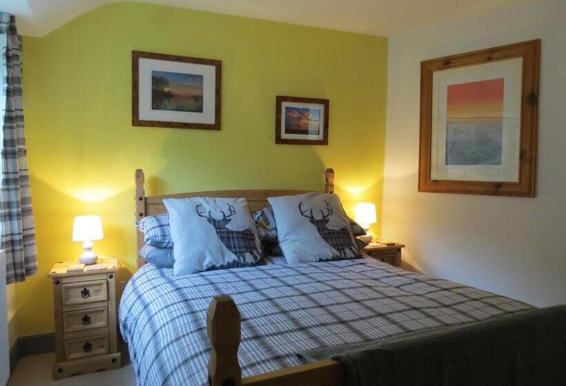 جناح غرفتين نوم, Yr Hen Farcdy