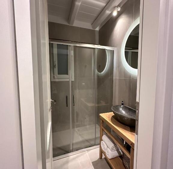 סוויטת ג'וניור עם מרפסת, Sofos Suites Mykonos