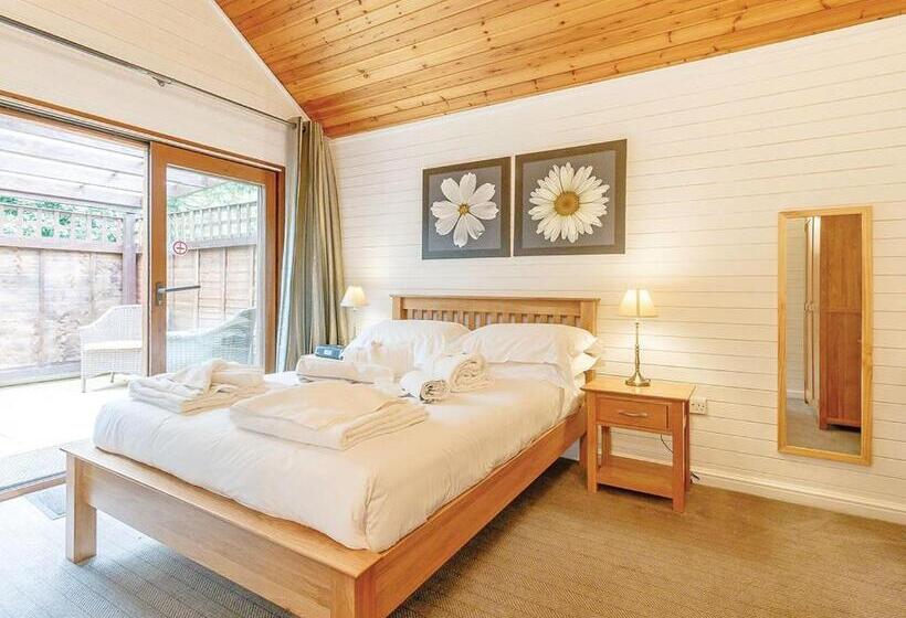 Номер Премиум, Tilford Woods Lodge Retreat