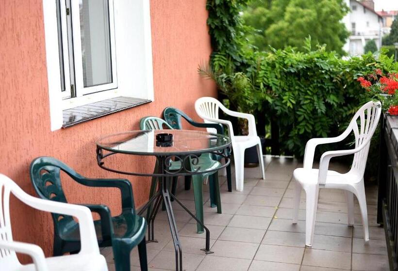 غرفة قياسية مزوَّدة بشُرفة, Noclegi16