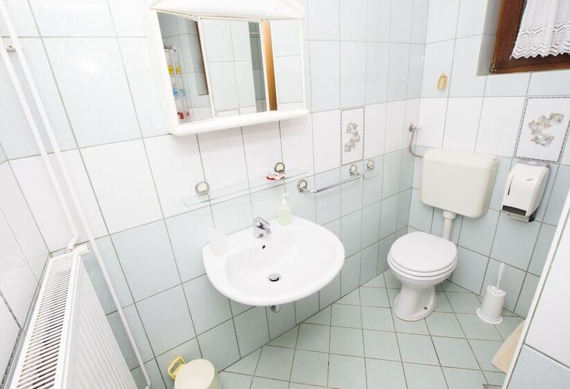 اتاق استاندارد چهار تخته, Tourist Farm Pri Martinovih