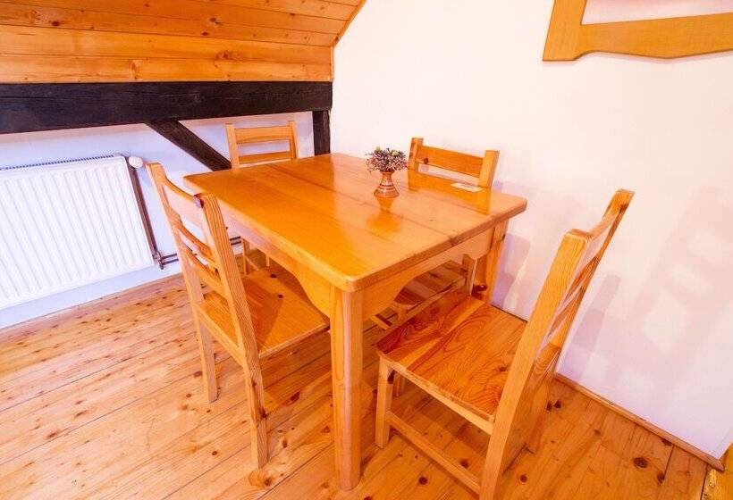 استودیو خانوادگی, Tourist Farm Pri Martinovih