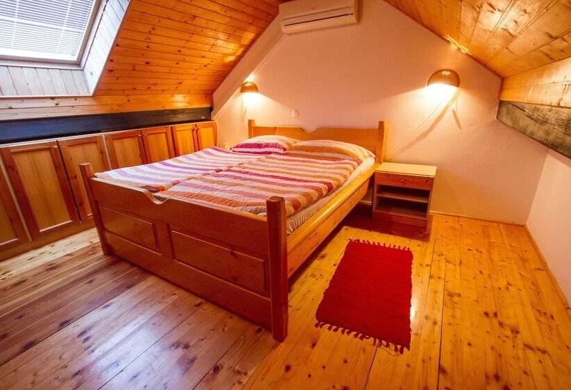 استودیو خانوادگی, Tourist Farm Pri Martinovih