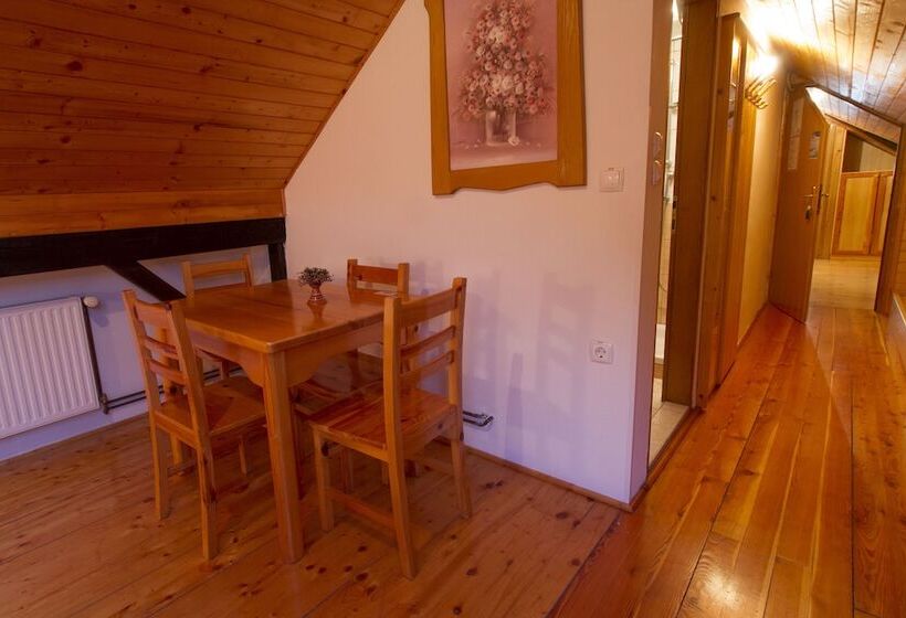 استودیو خانوادگی, Tourist Farm Pri Martinovih