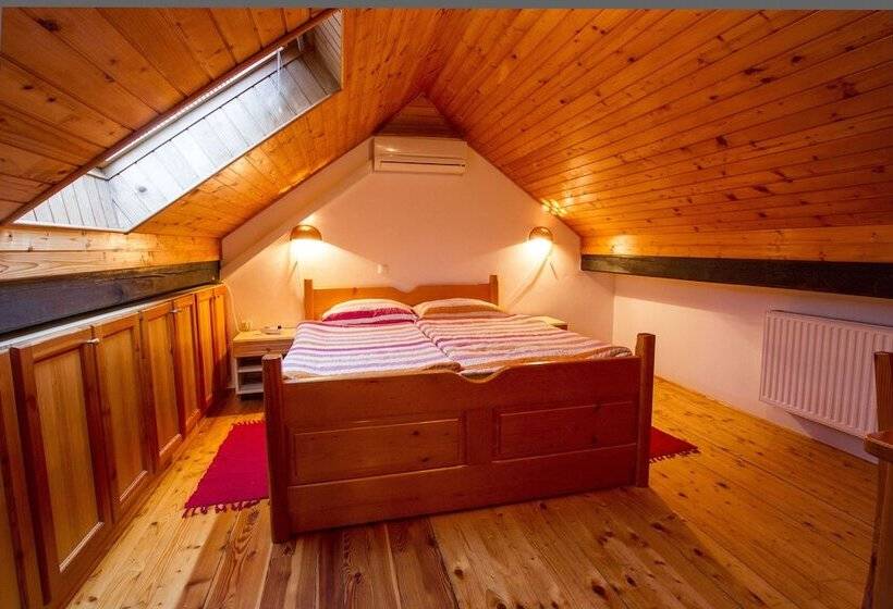 استودیو خانوادگی, Tourist Farm Pri Martinovih