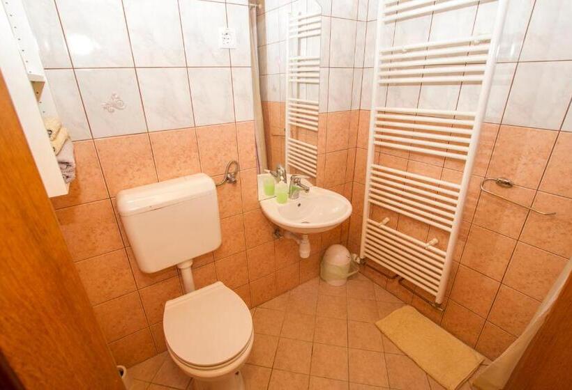 اتاق استاندارد چهار تخته, Tourist Farm Pri Martinovih