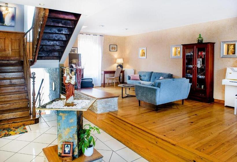 חדר סטנדרט, La Sainte Famille