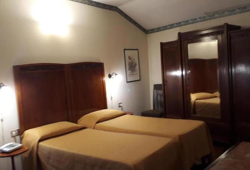 اتاق استاندارد سه نفره, Due Mori