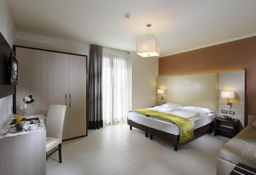 اتاق کلاسیک چهارنفره, Lido Bibione Beach