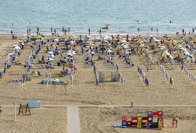 سوییت جونیور با چشم‌انداز دریا, Lido Bibione Beach