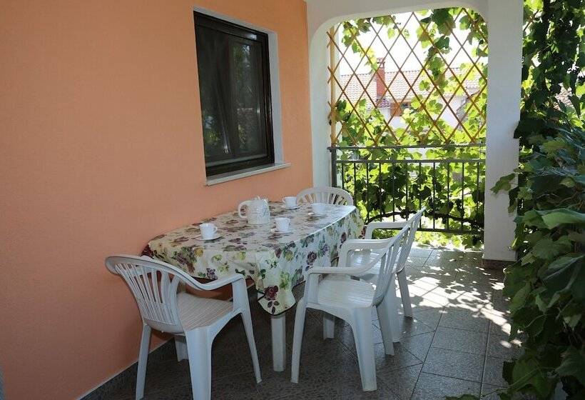 דירת 2 חדרי שינה בצד עם נוף לים, House Coki