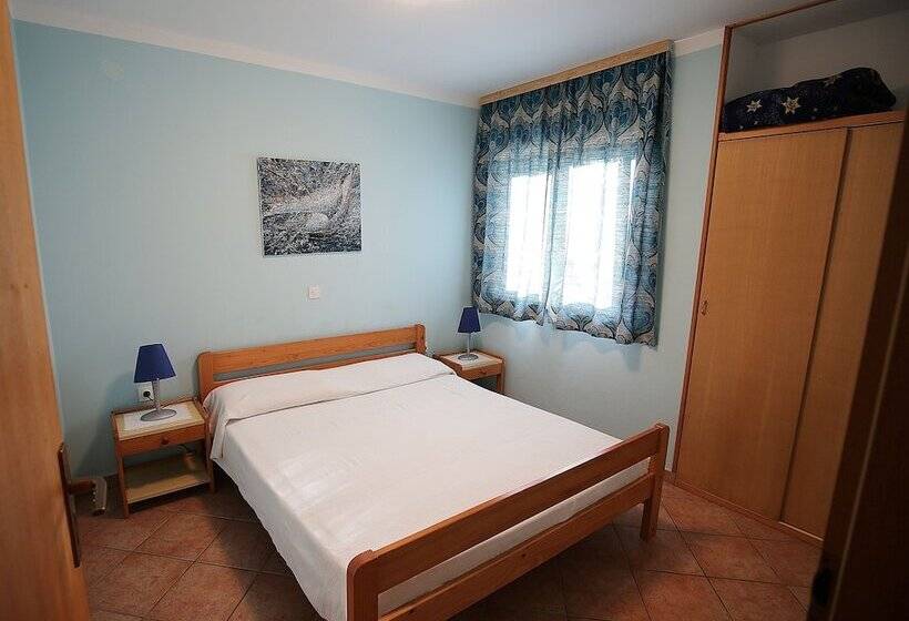 شقة غرفتين نوم مطلة على الحديقة, House Coki