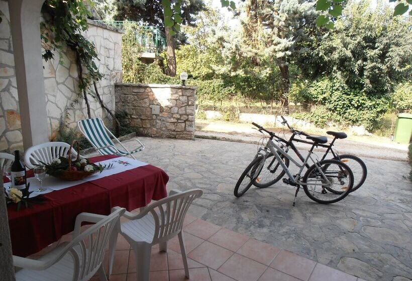 דירת 2 חדרי שינה עם נוף לגינה, House Coki