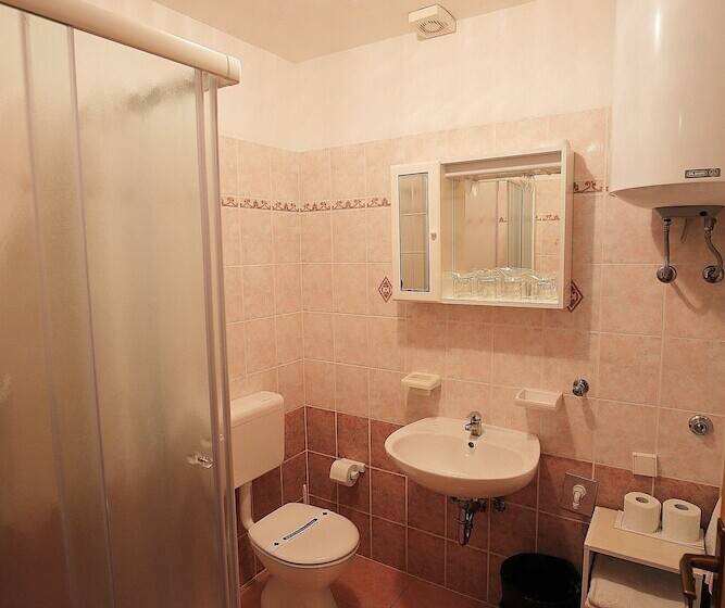 شقة غرفتين نوم مطلة على الحديقة, House Coki