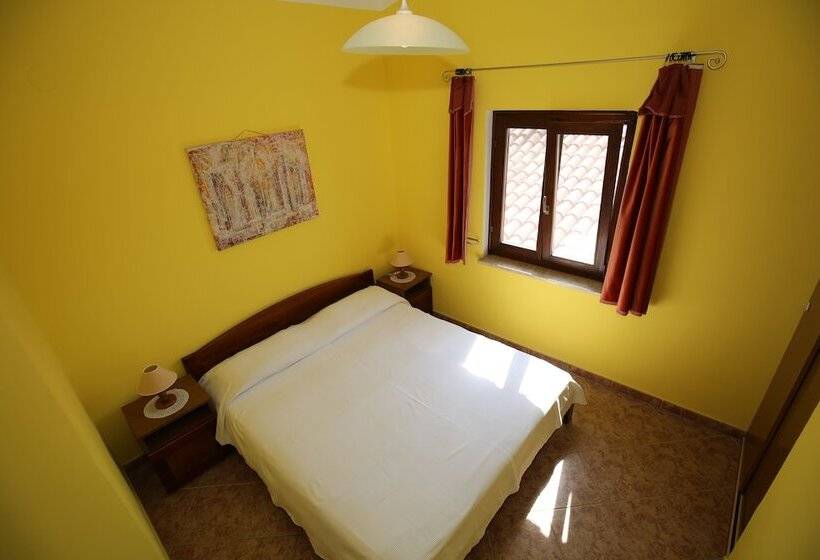 شقة غرفتين مطلة على البحر, House Coki