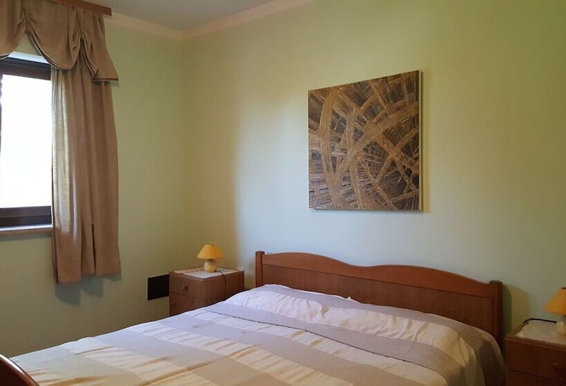 شقة غرفة واحدة مطلة على الحديقة, House Coki