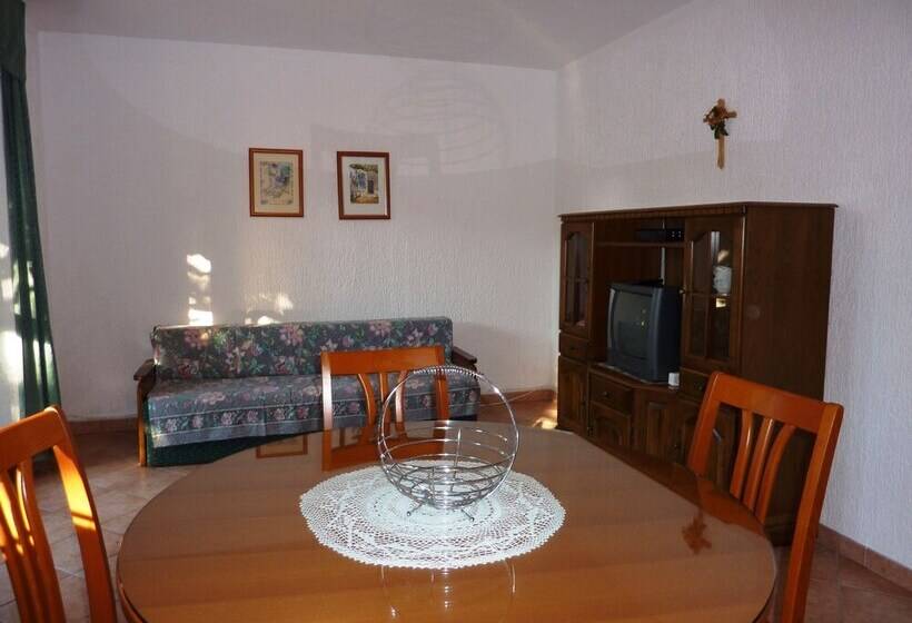 شقة غرفة واحدة مطلة على الحديقة, House Coki