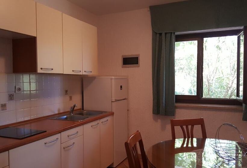 شقة غرفة واحدة مطلة على الحديقة, House Coki