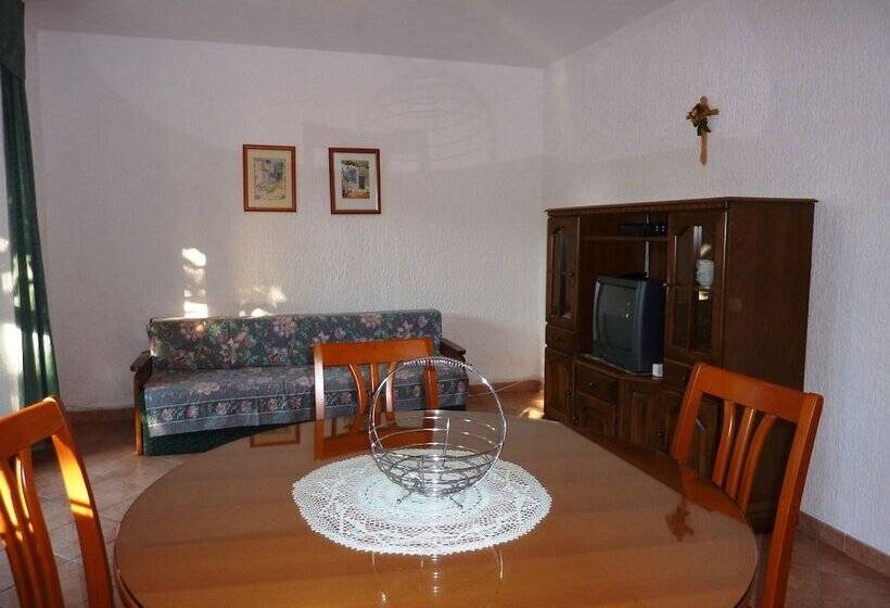 شقة غرفة واحدة مطلة على الحديقة, House Coki