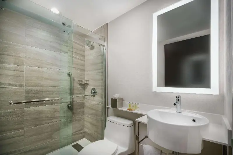 Standard-huone King-vuode, Doubletree By Hilton New York Times Square South