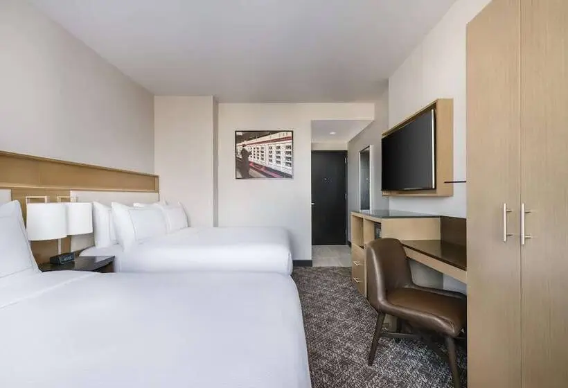Standard-huone 2 Parivuodetta, Doubletree By Hilton New York Times Square South