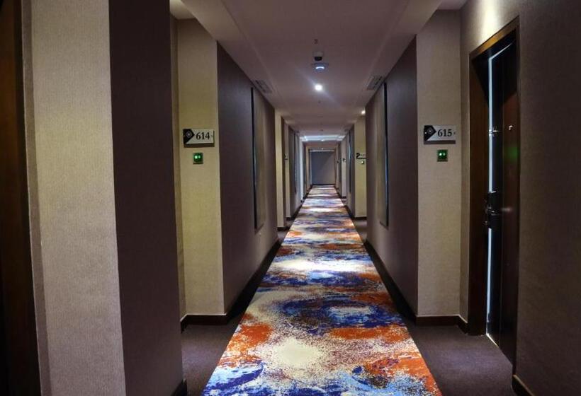 Номер Superior Кровать Кинг, Grand Karlita Hotel Purwokerto