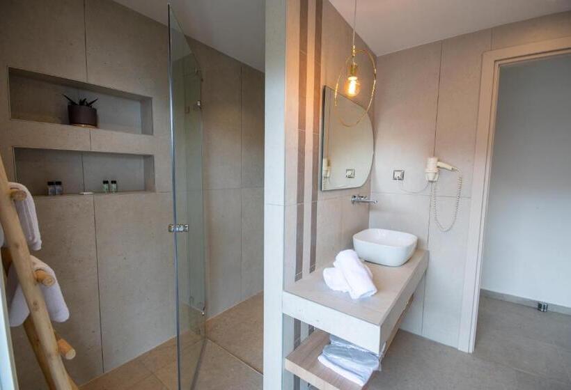 豪华湖景房, Paralimnio Suites