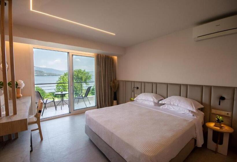 豪华湖景房, Paralimnio Suites