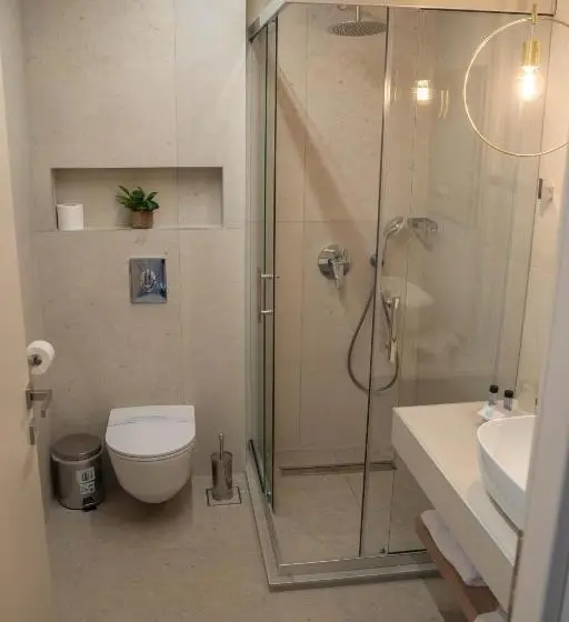 اتاق استاندارد با چشم‌انداز دریاچه, Paralimnio Suites