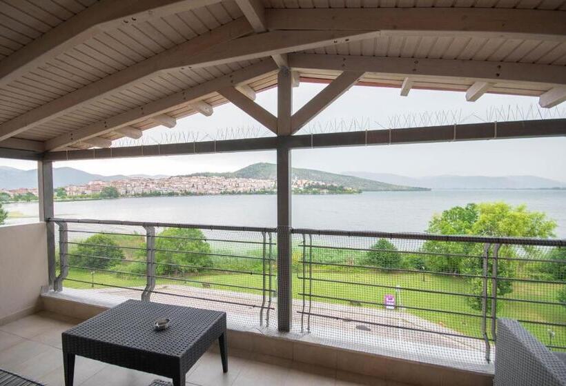 标准间, Paralimnio Suites