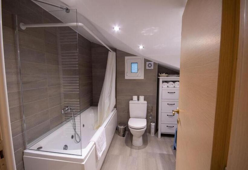 标准间, Paralimnio Suites