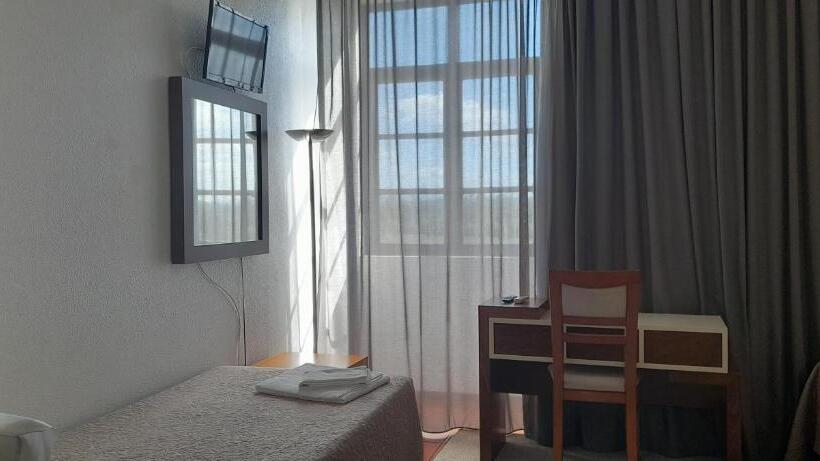 اتاق استاندارد, Abade João