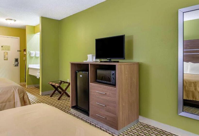 带2个双人床的标准工作室, Quality Inn Brunswick