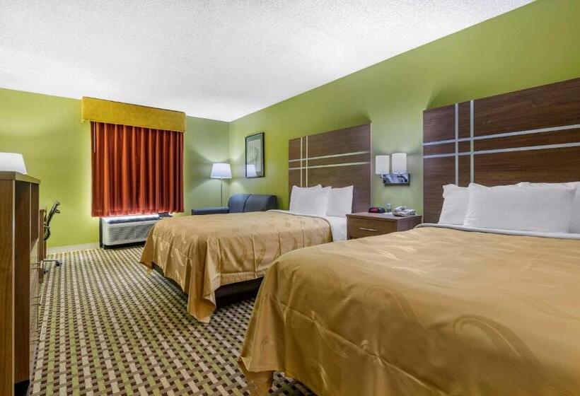 带2个双人床的标准工作室, Quality Inn Brunswick