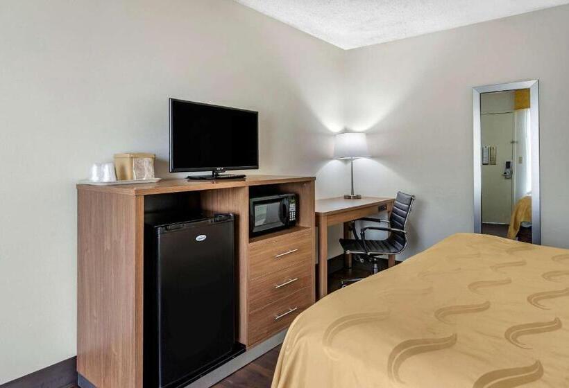 חדר סטנדרט מותאם לאדם עם מוגבלויות, Quality Inn Brunswick