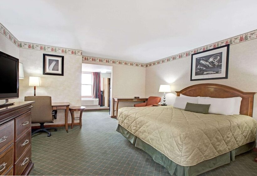 Номер Deluxe, Ramada By Wyndham Flemington