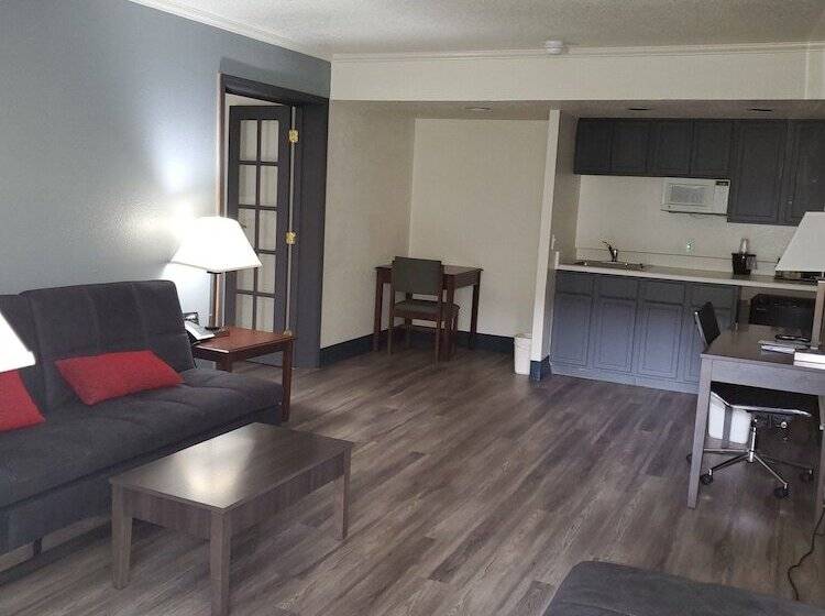 스위트 킹사이즈 침대, Ramada By Wyndham North Platte